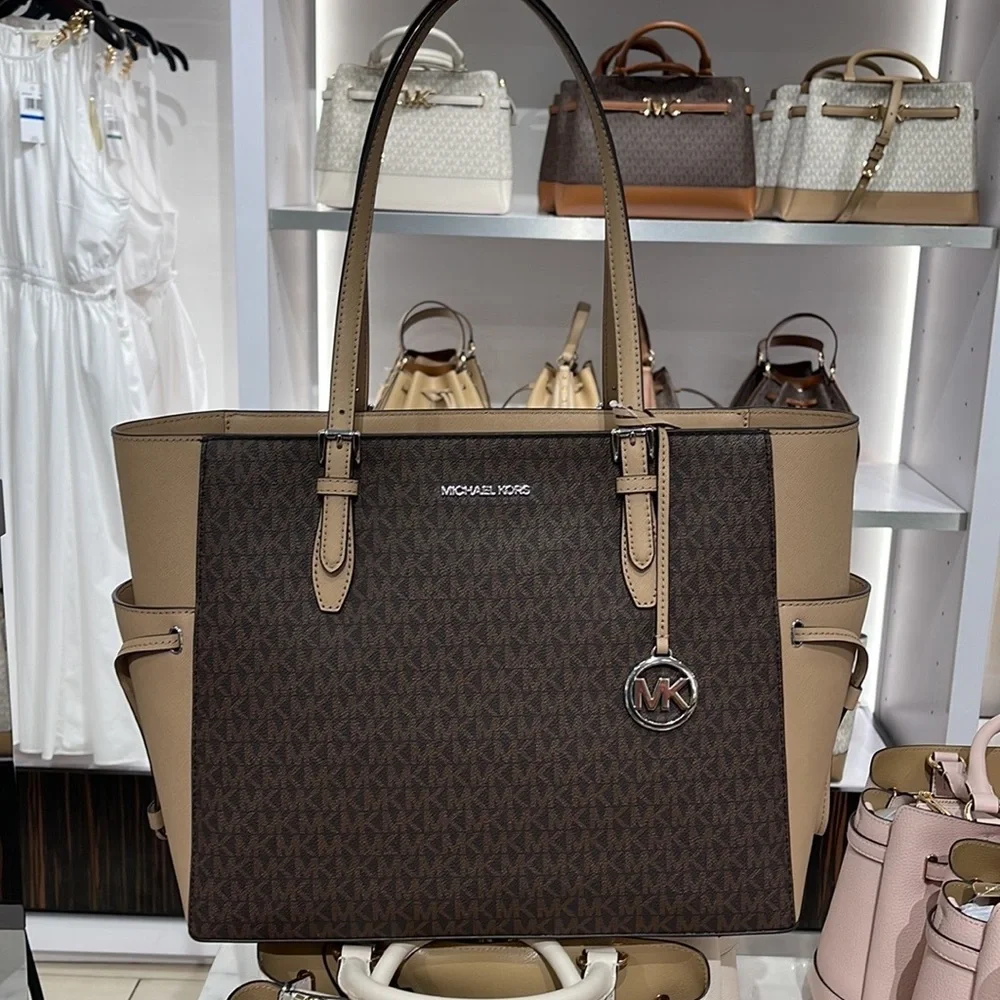 MICHAEL KORS GILLY LARGE DRAWSTRING TRAVEL TOTE SIGNATURE Camel NWT